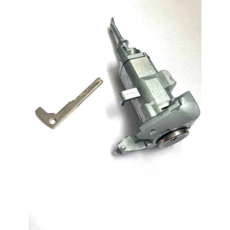 Mercedes C-Class W203 cylinder door lock