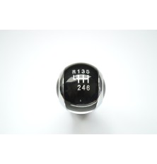 6-speed gear knob...